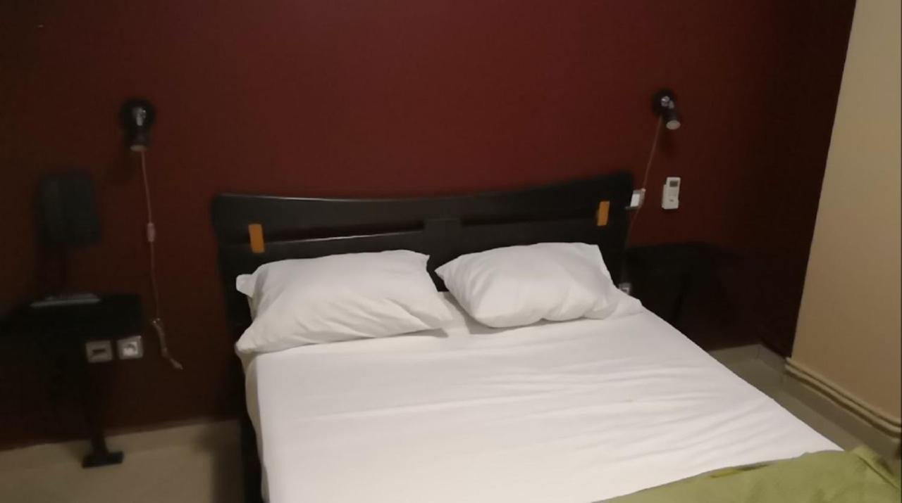 Roza Hotel Bab Ezzouar Esterno foto